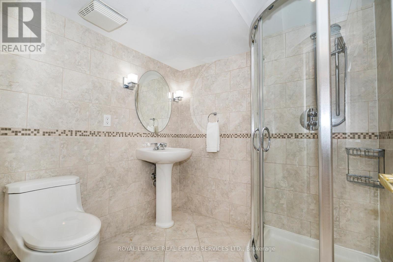 382 Lake Promenade, Toronto, Ontario  M8W 1B9 - Photo 32 - W12802174
