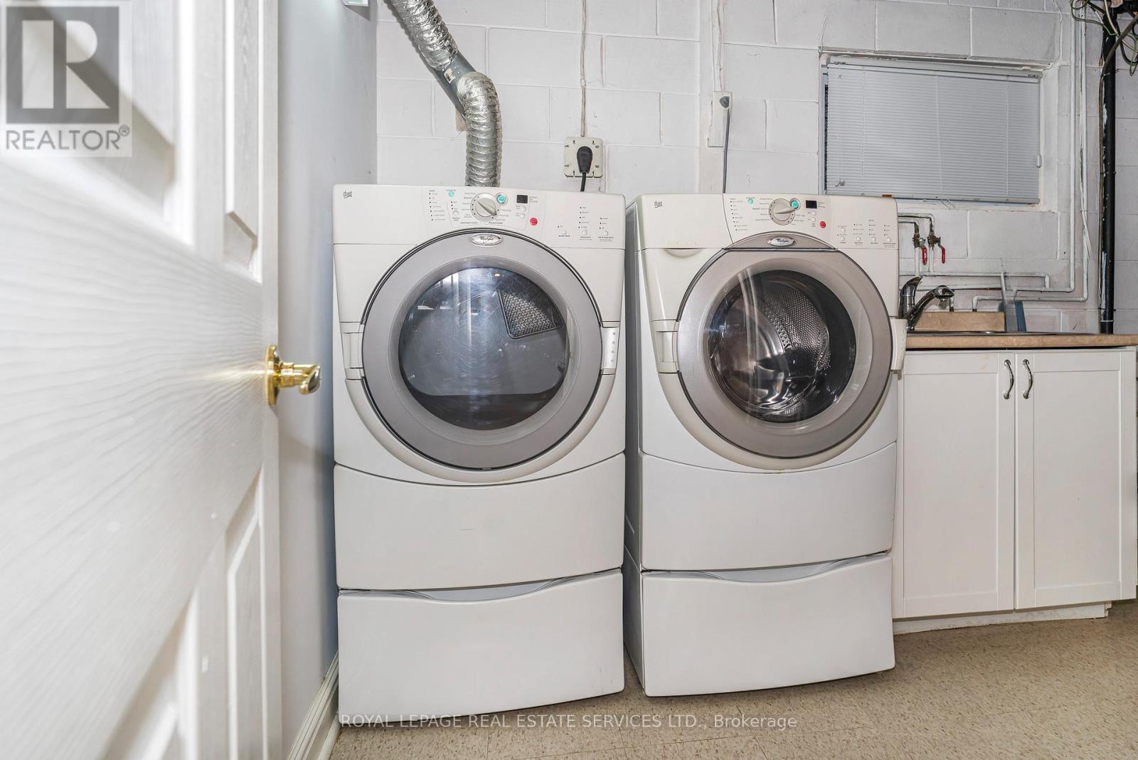 382 Lake Promenade, Toronto, Ontario  M8W 1B9 - Photo 33 - W12802174