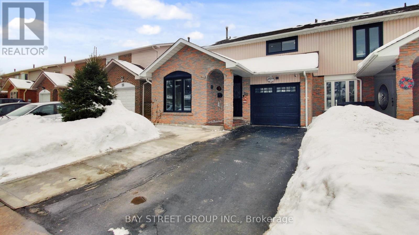 20 Camberley Crescent, Brampton, Ontario  L6V 3L4 - Photo 2 - W12802204