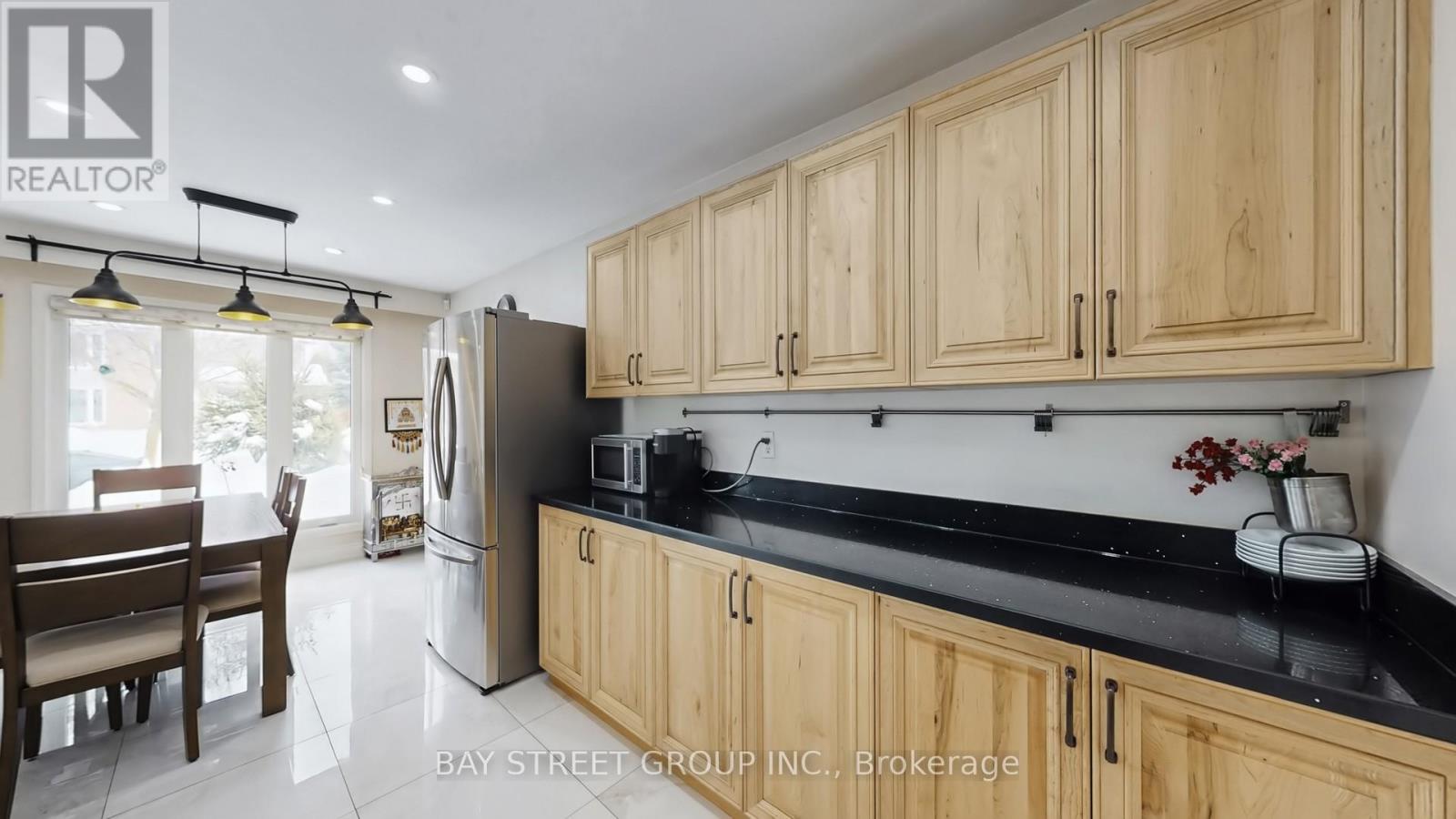 20 Camberley Crescent, Brampton, Ontario  L6V 3L4 - Photo 9 - W12802204