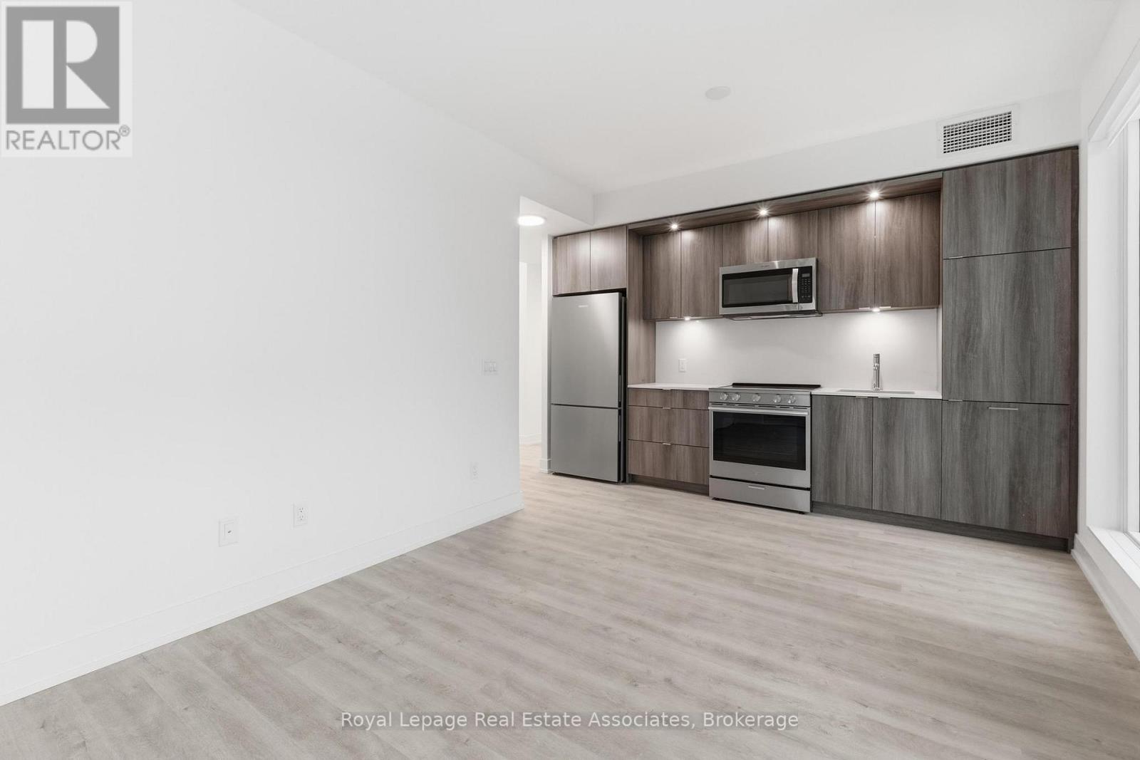 704 - 25 Cordova Avenue, Toronto (Islington-City Centre West), Ontario  M9A 0E5 - Photo 4 - W12802208