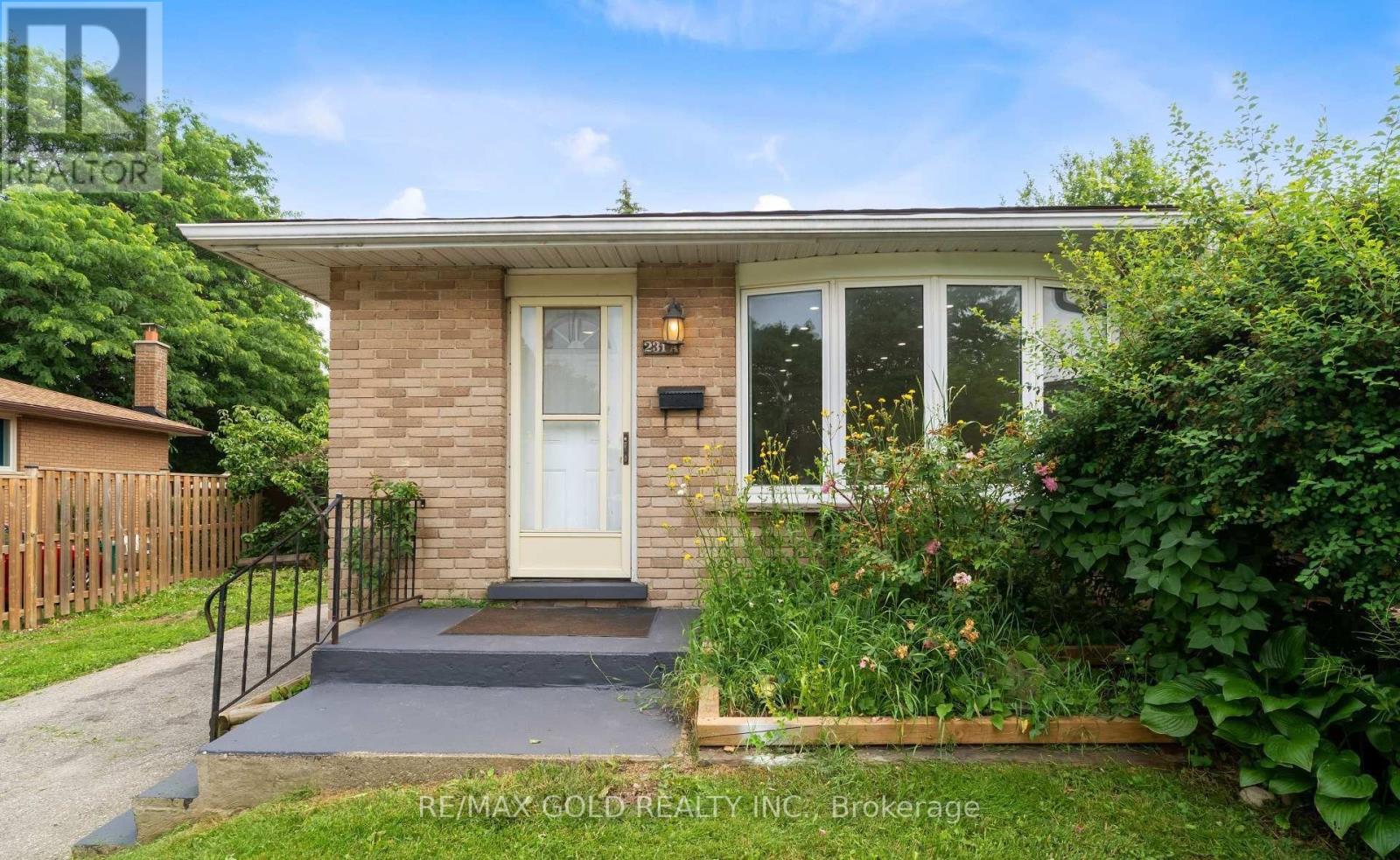 231a Cedarbrae Avenue, Waterloo, Ontario  N2L 4S6 - Photo 2 - X12802000