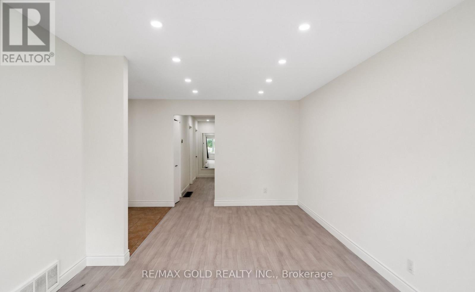 231a Cedarbrae Avenue, Waterloo, Ontario  N2L 4S6 - Photo 3 - X12802000