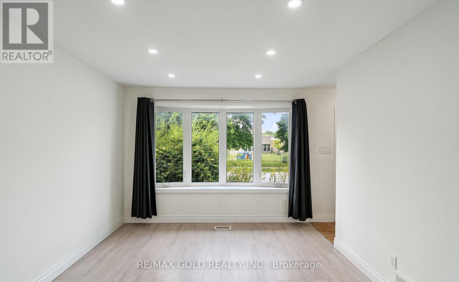 231a Cedarbrae Avenue, Waterloo, Ontario  N2L 4S6 - Photo 4 - X12802000