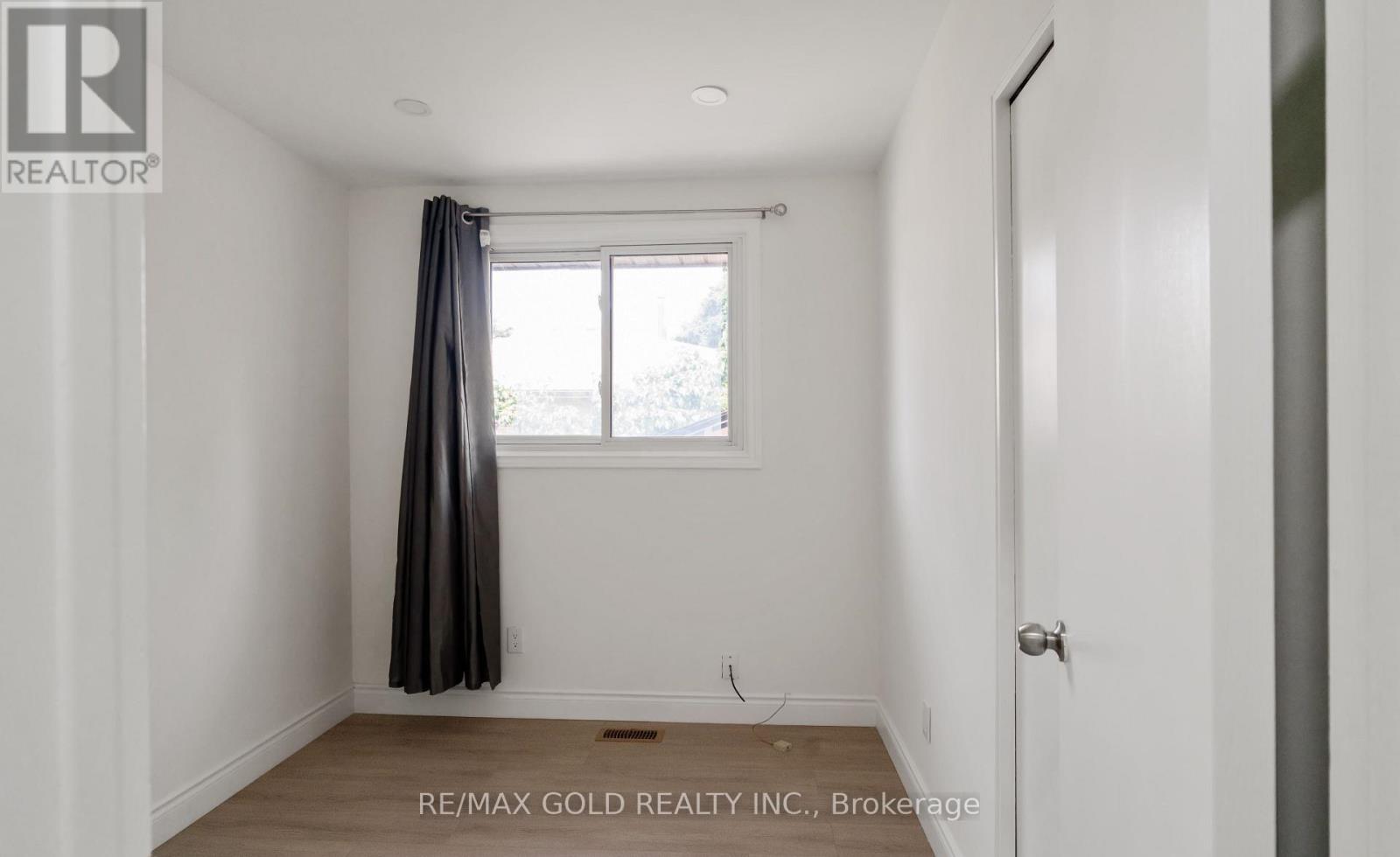 231a Cedarbrae Avenue, Waterloo, Ontario  N2L 4S6 - Photo 5 - X12802000