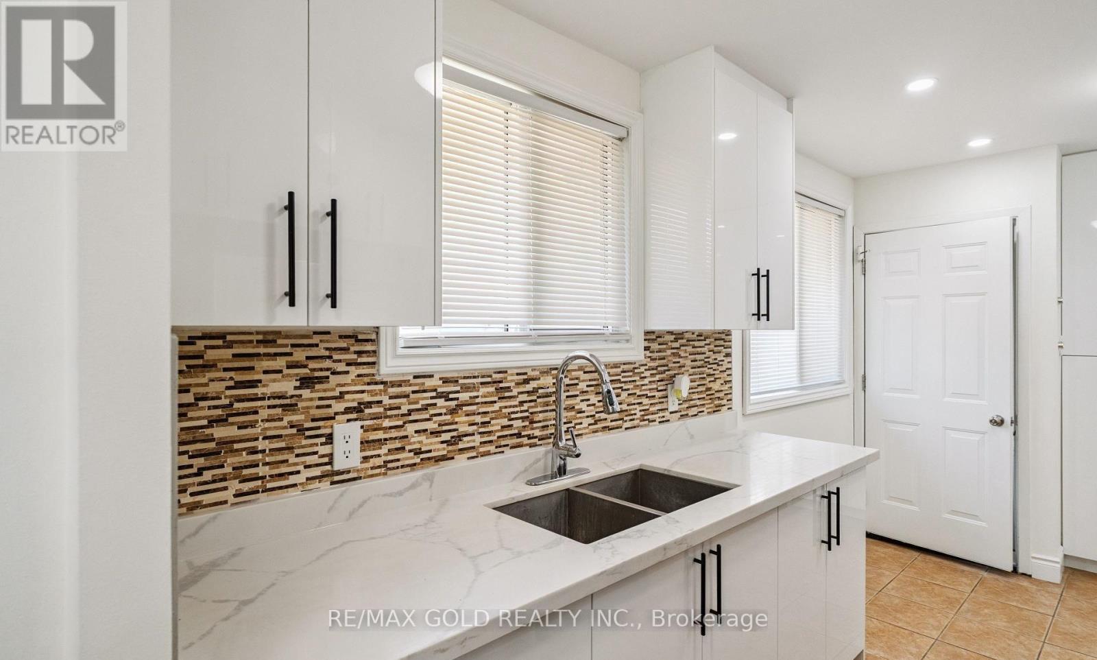 231a Cedarbrae Avenue, Waterloo, Ontario  N2L 4S6 - Photo 6 - X12802000