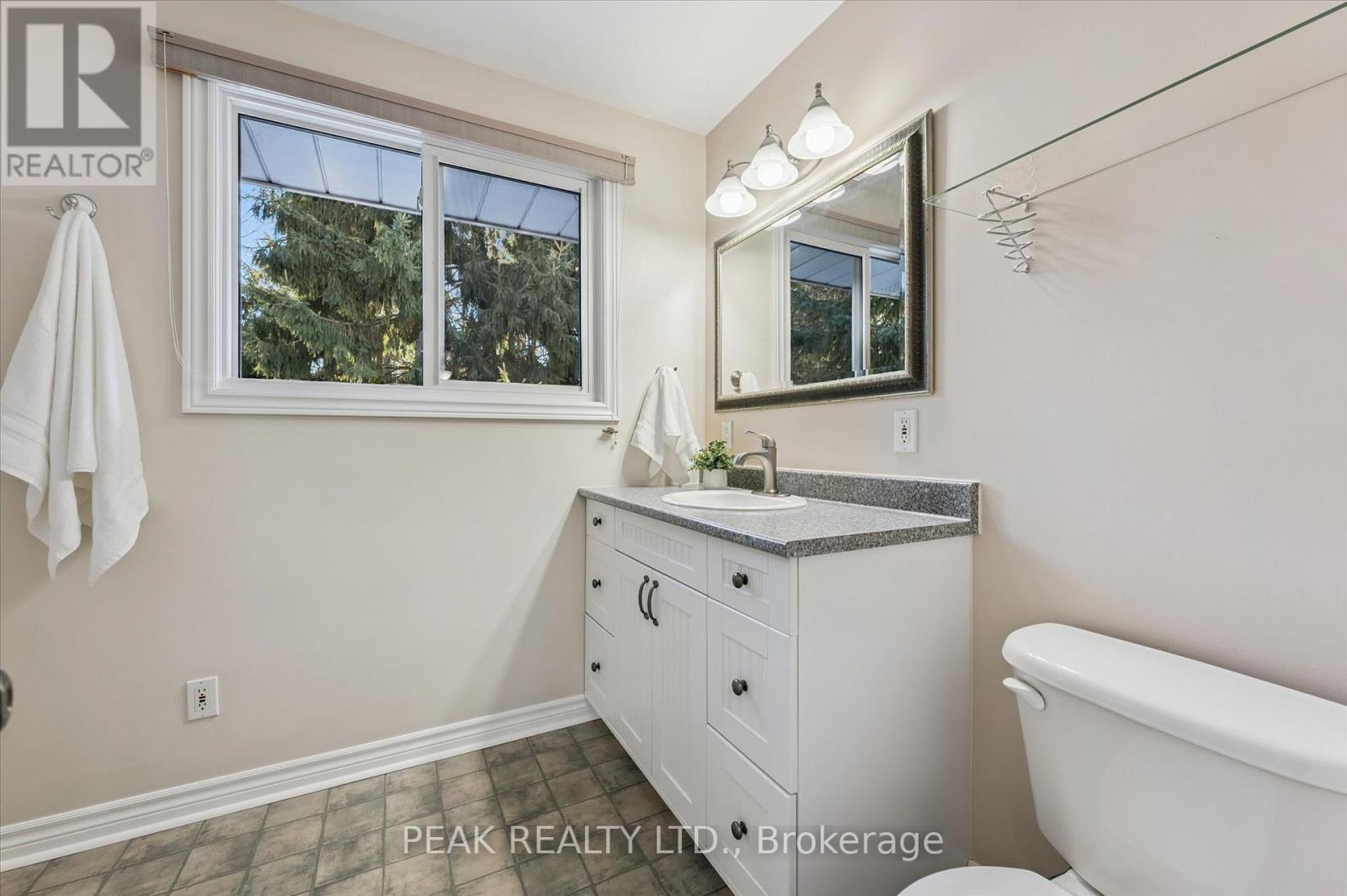 204 Cedarbrae Avenue, Waterloo, Ontario  N2L 4S5 - Photo 14 - X12802226