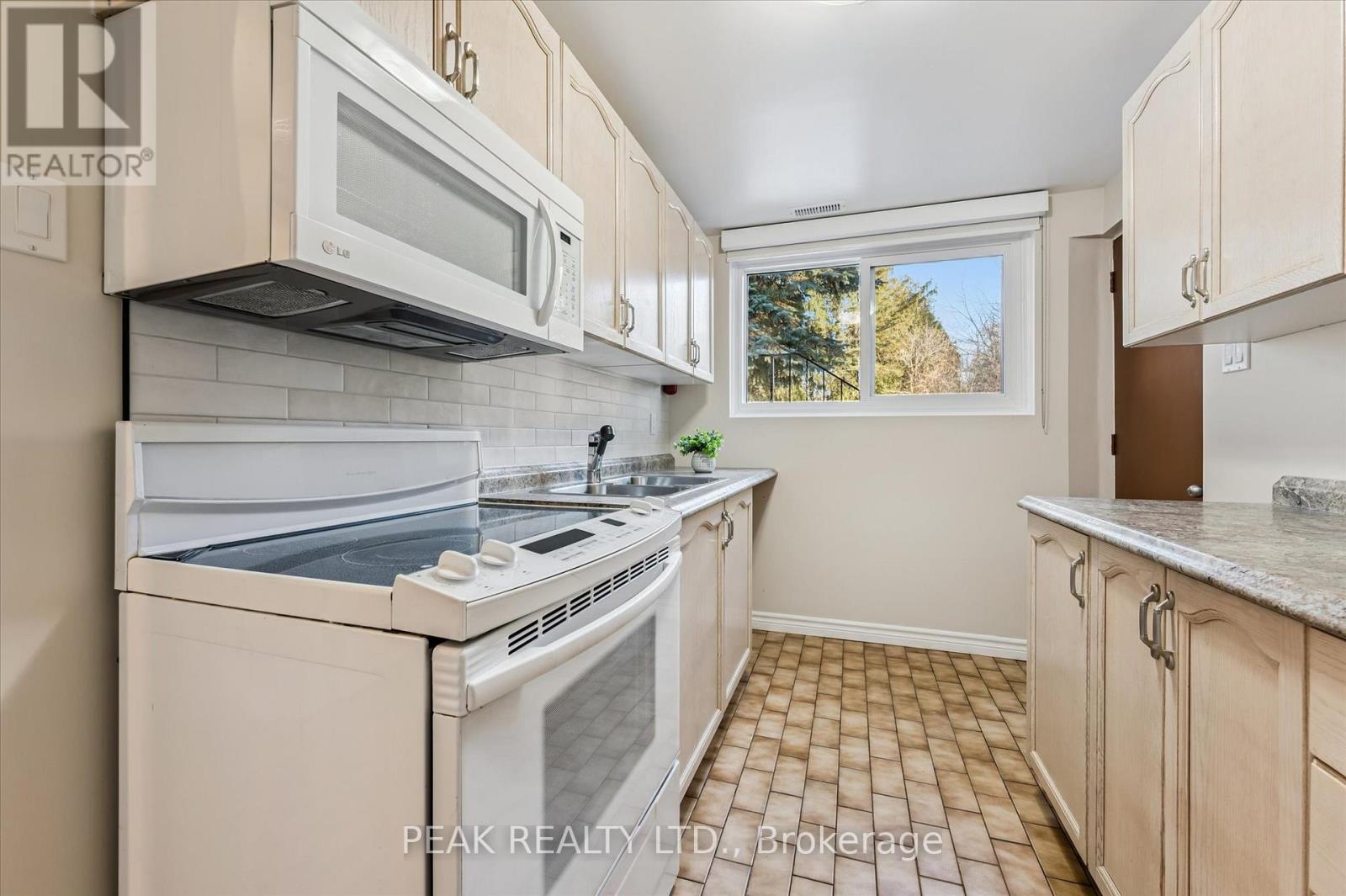 204 Cedarbrae Avenue, Waterloo, Ontario  N2L 4S5 - Photo 27 - X12802226