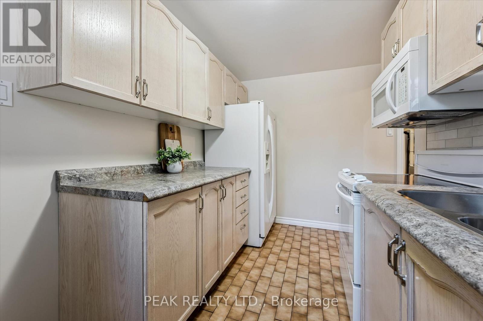 204 Cedarbrae Avenue, Waterloo, Ontario  N2L 4S5 - Photo 29 - X12802226