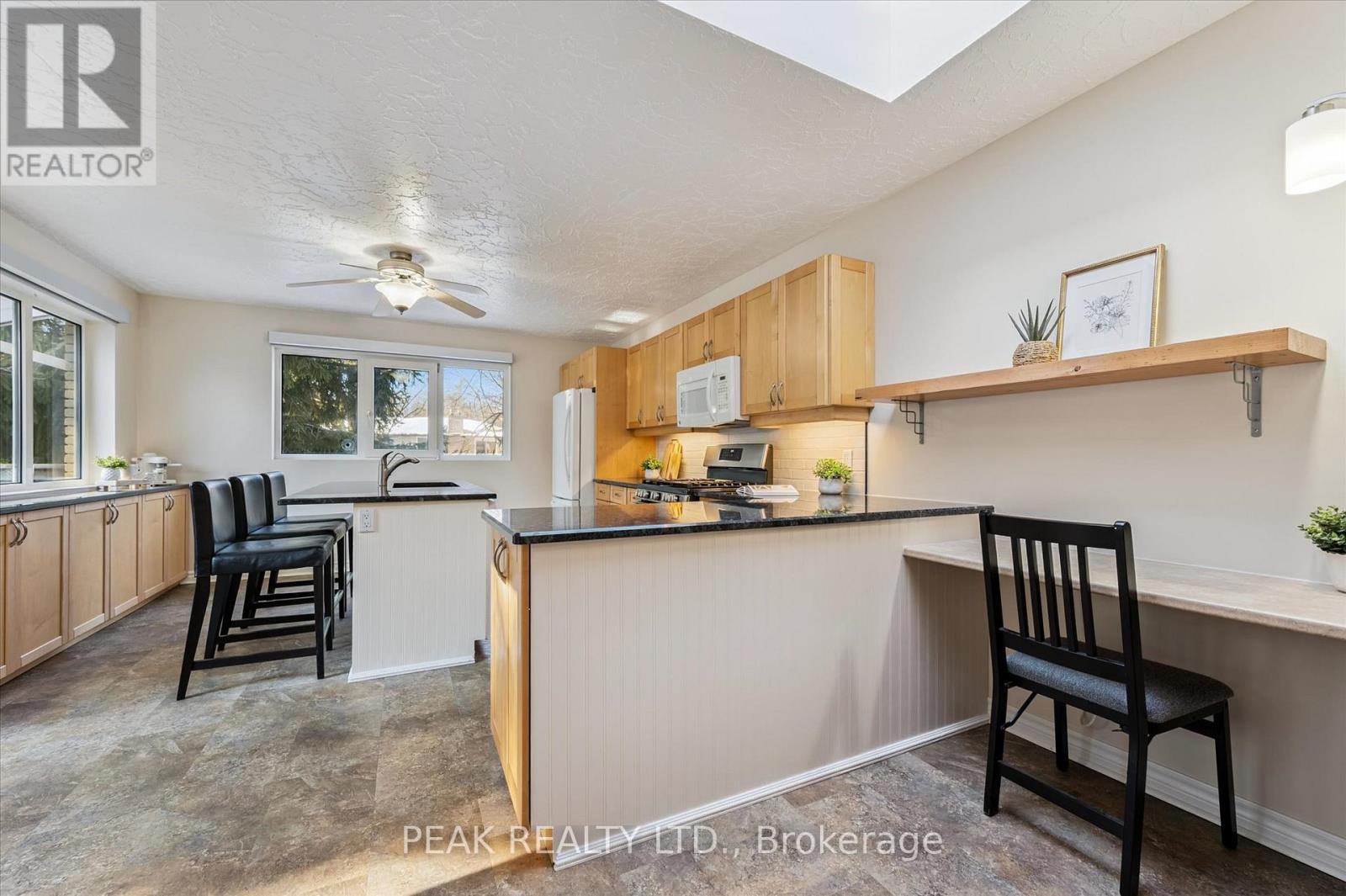 204 Cedarbrae Avenue, Waterloo, Ontario  N2L 4S5 - Photo 6 - X12802226