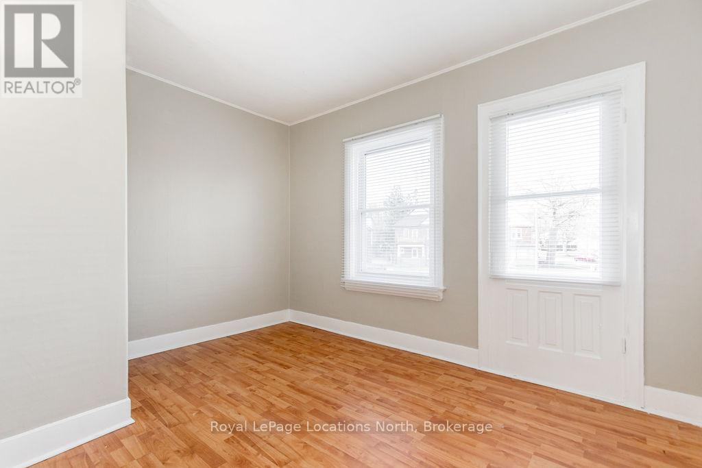 37 Ross Street, Barrie (Sunnidale), Ontario  L4N 1G1 - Photo 10 - S12802322