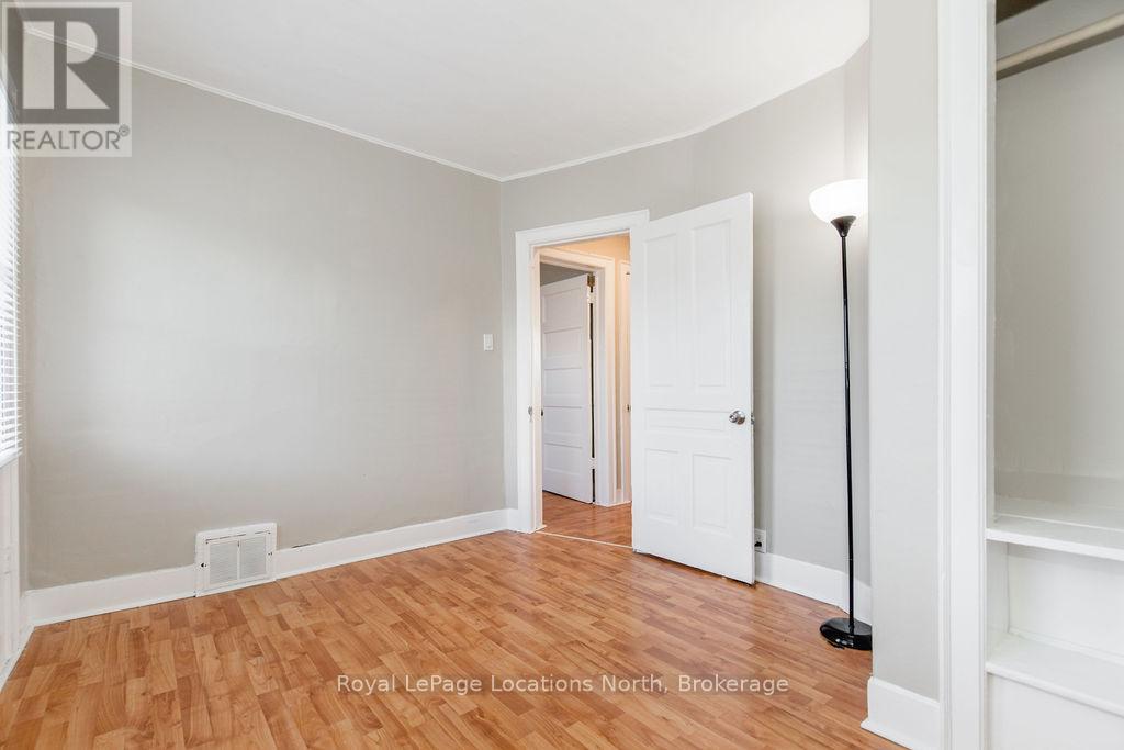 37 Ross Street, Barrie (Sunnidale), Ontario  L4N 1G1 - Photo 11 - S12802322