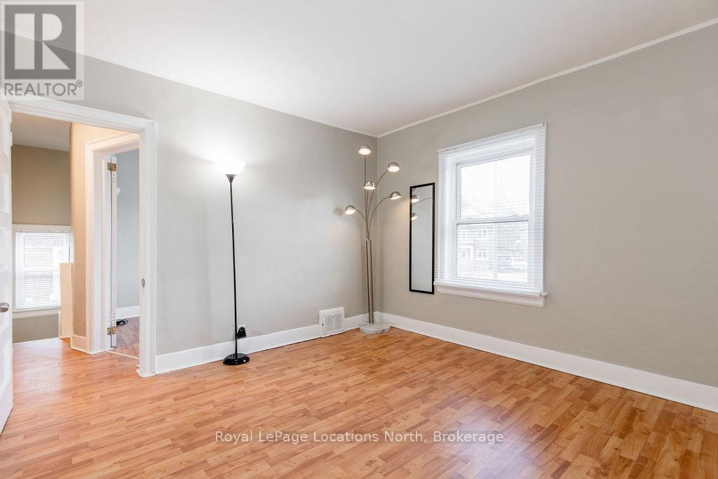 37 Ross Street, Barrie (Sunnidale), Ontario  L4N 1G1 - Photo 12 - S12802322