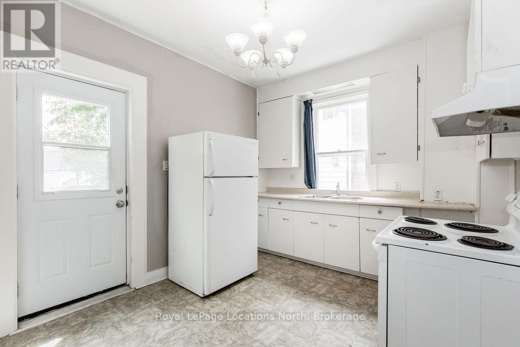 37 Ross Street, Barrie (Sunnidale), Ontario  L4N 1G1 - Photo 14 - S12802322