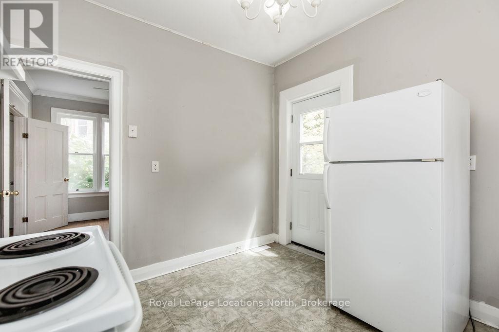 37 Ross Street, Barrie (Sunnidale), Ontario  L4N 1G1 - Photo 16 - S12802322