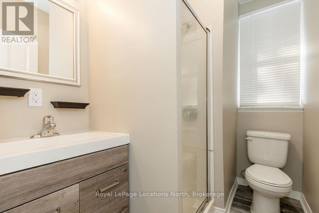 37 Ross Street, Barrie (Sunnidale), Ontario  L4N 1G1 - Photo 6 - S12802322