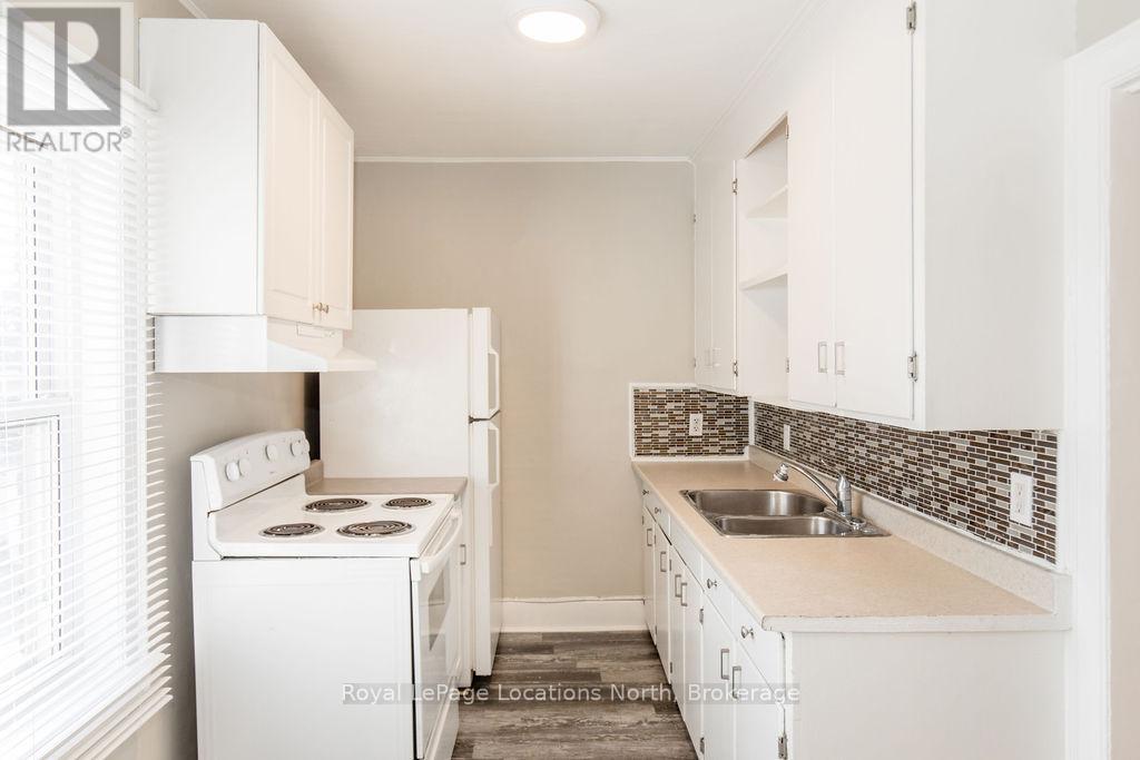 37 Ross Street, Barrie (Sunnidale), Ontario  L4N 1G1 - Photo 8 - S12802322