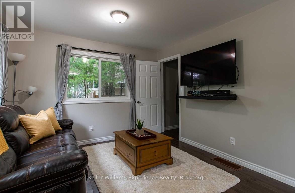 85 Melrose Avenue, Wasaga Beach, Ontario  L9Z 2S8 - Photo 2 - S12802424