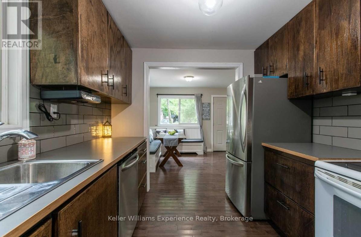 85 Melrose Avenue, Wasaga Beach, Ontario  L9Z 2S8 - Photo 4 - S12802424