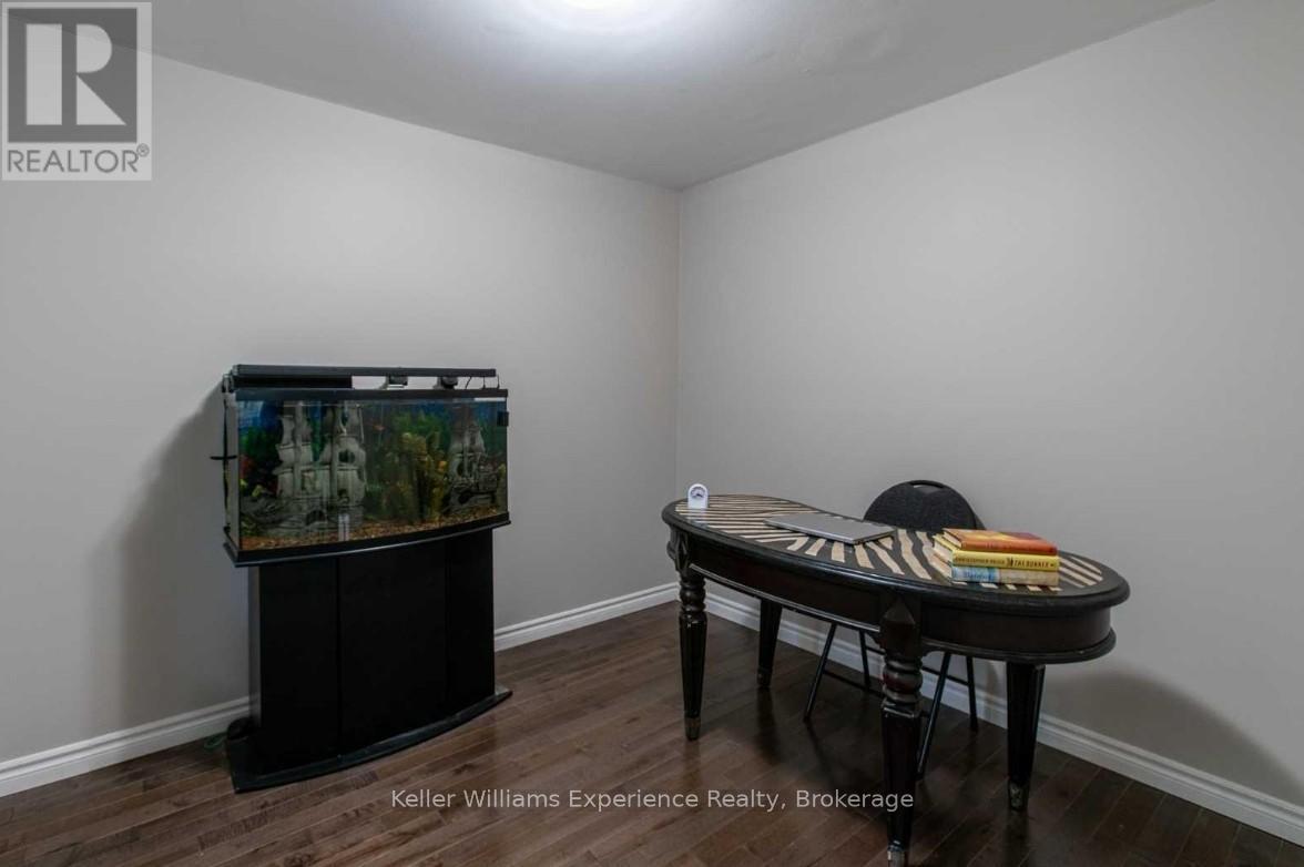 85 Melrose Avenue, Wasaga Beach, Ontario  L9Z 2S8 - Photo 5 - S12802424