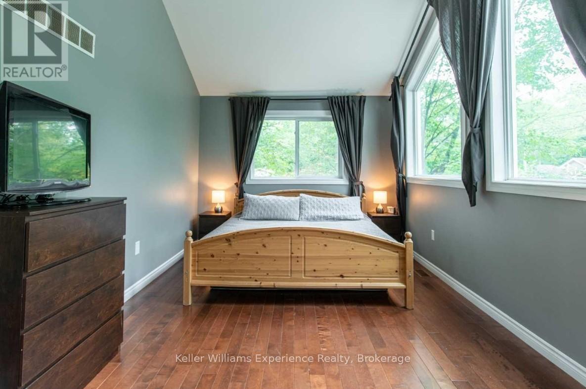 85 Melrose Avenue, Wasaga Beach, Ontario  L9Z 2S8 - Photo 8 - S12802424