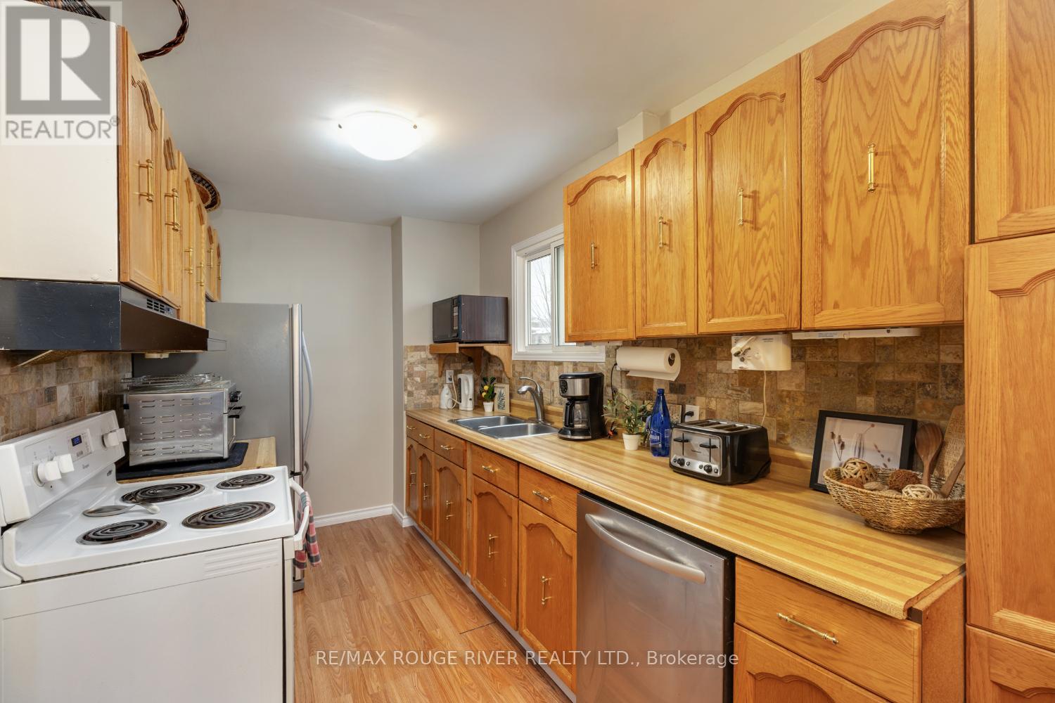 158 Castlebar Crescent, Oshawa, Ontario  L1J 7B4 - Photo 12 - E12802368