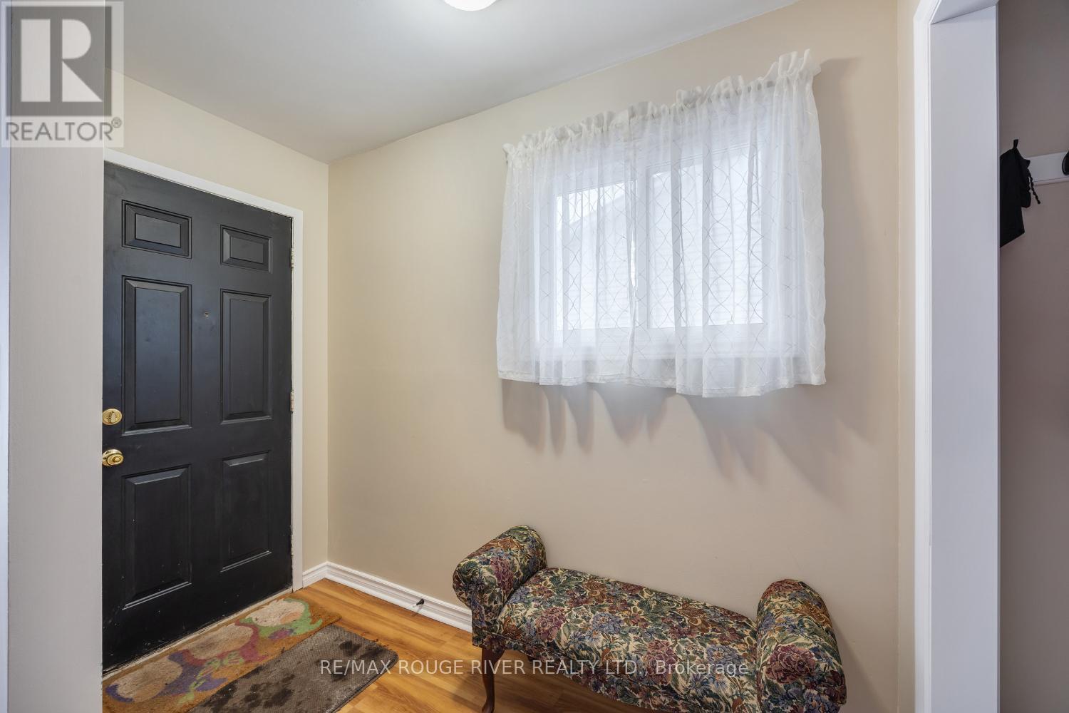 158 Castlebar Crescent, Oshawa, Ontario  L1J 7B4 - Photo 4 - E12802368