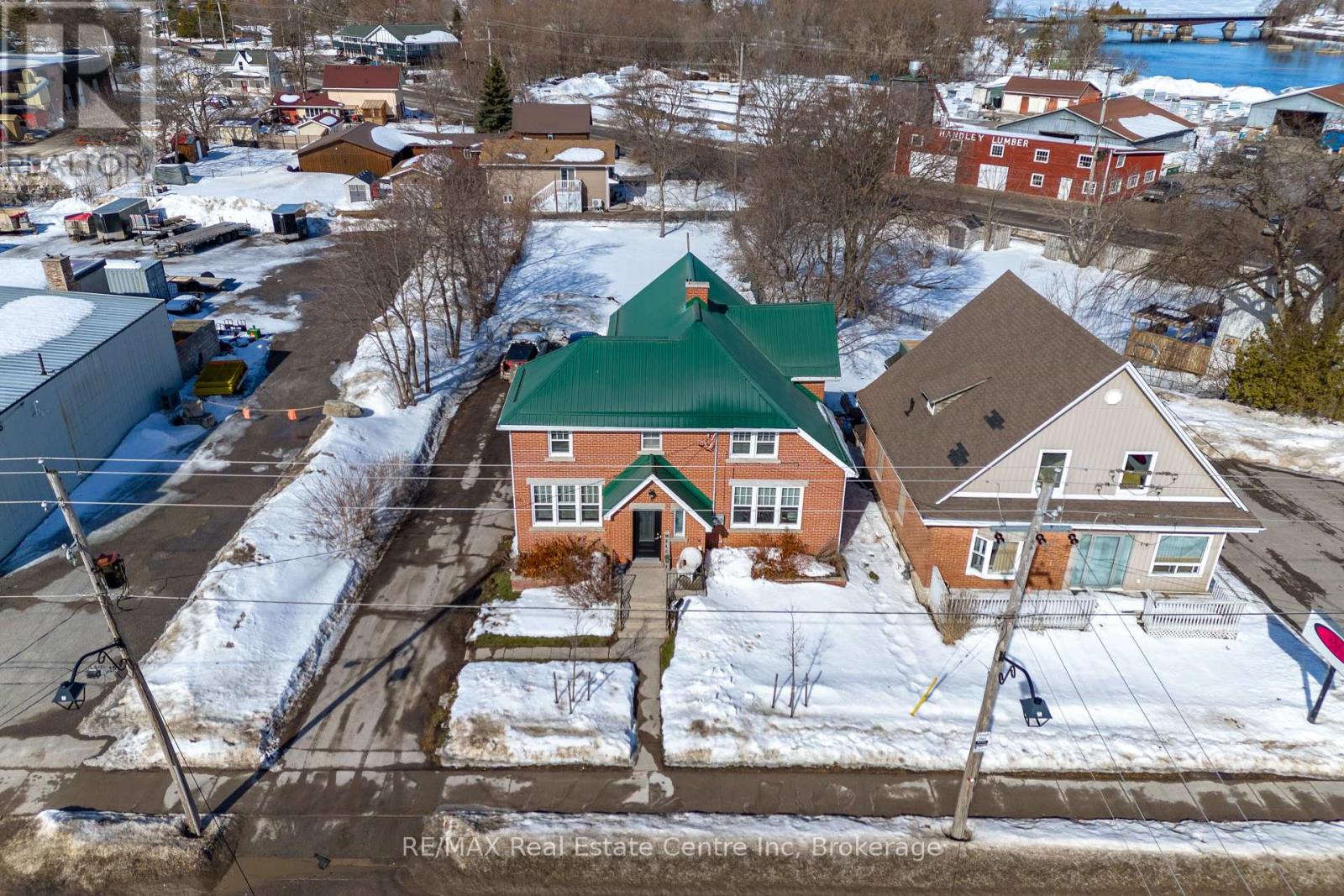 24 LINDSAY STREET, Kawartha Lakes, Ontario