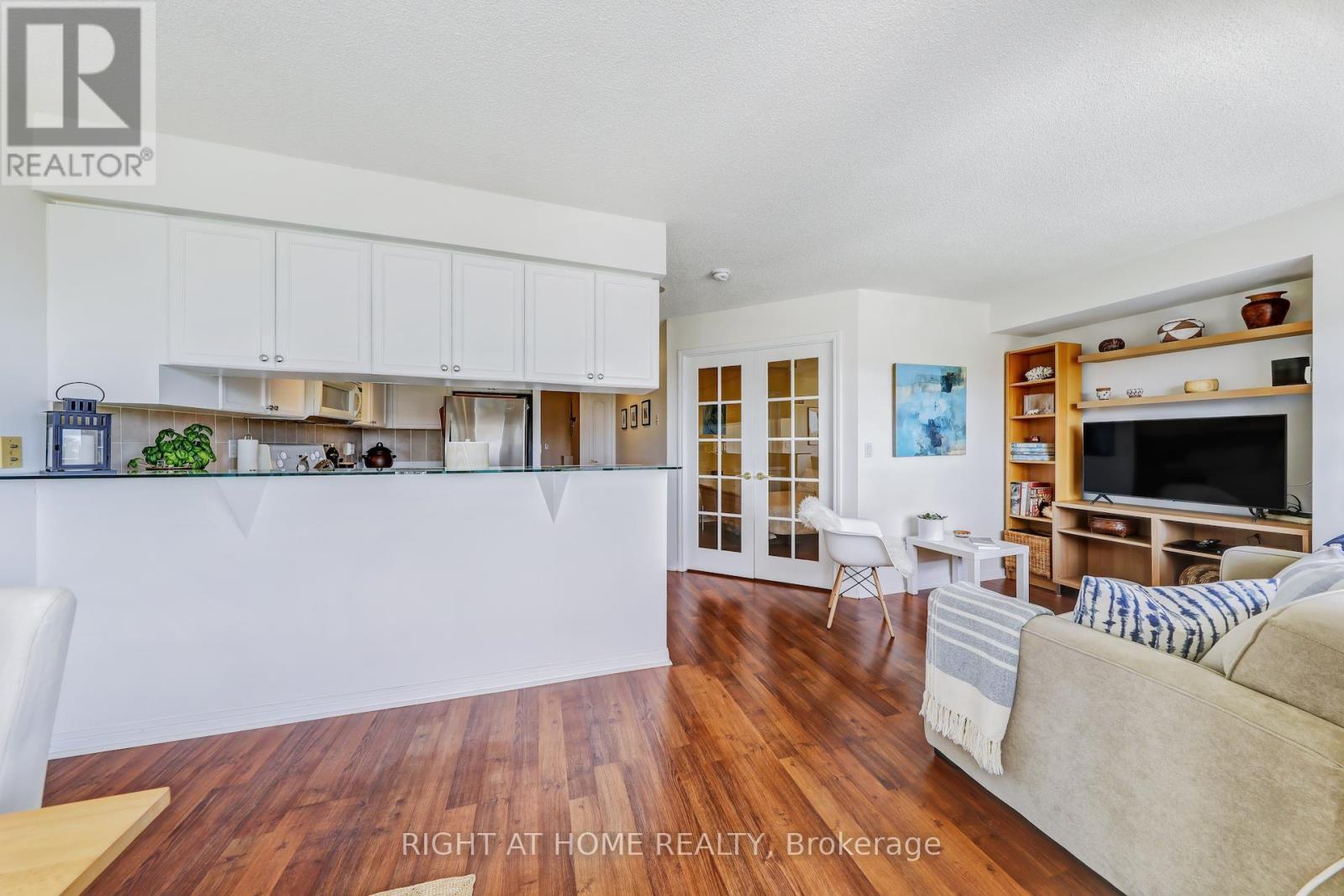 502 - 1140 Parkwest Place, Mississauga, Ontario  L5E 3K9 - Photo 9 - W12801604