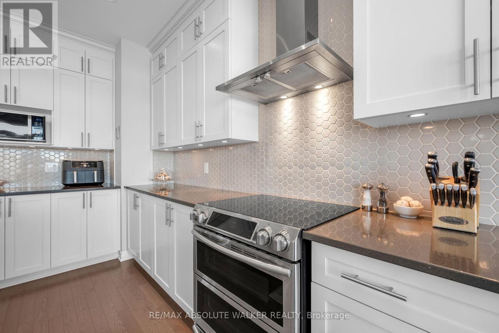 119 Cambie Road, Ottawa, Ontario  K1X 0A6 - Photo 8 - X12802310