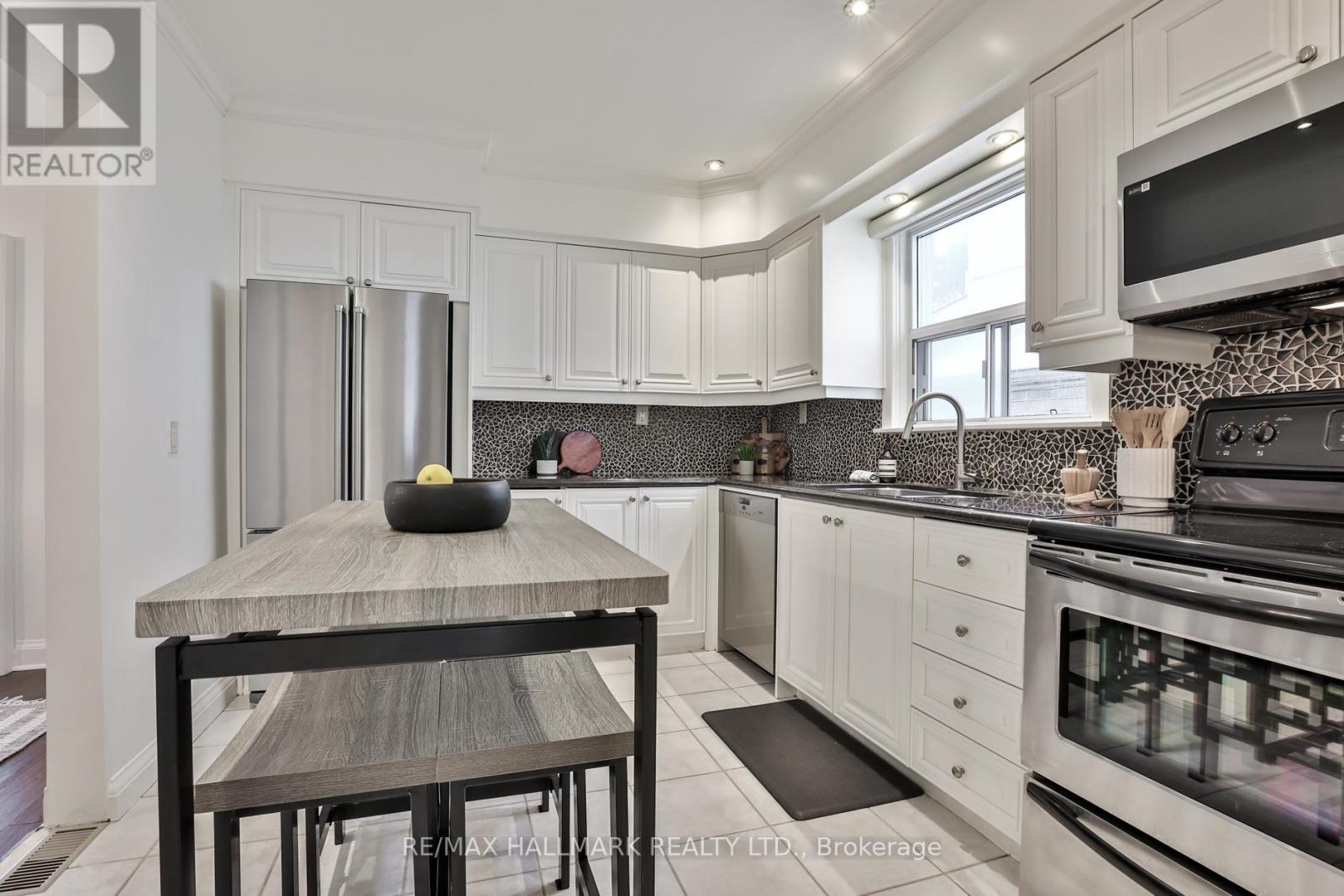 299 Ridley Boulevard, Toronto, Ontario  M3H 1K8 - Photo 12 - C12802316