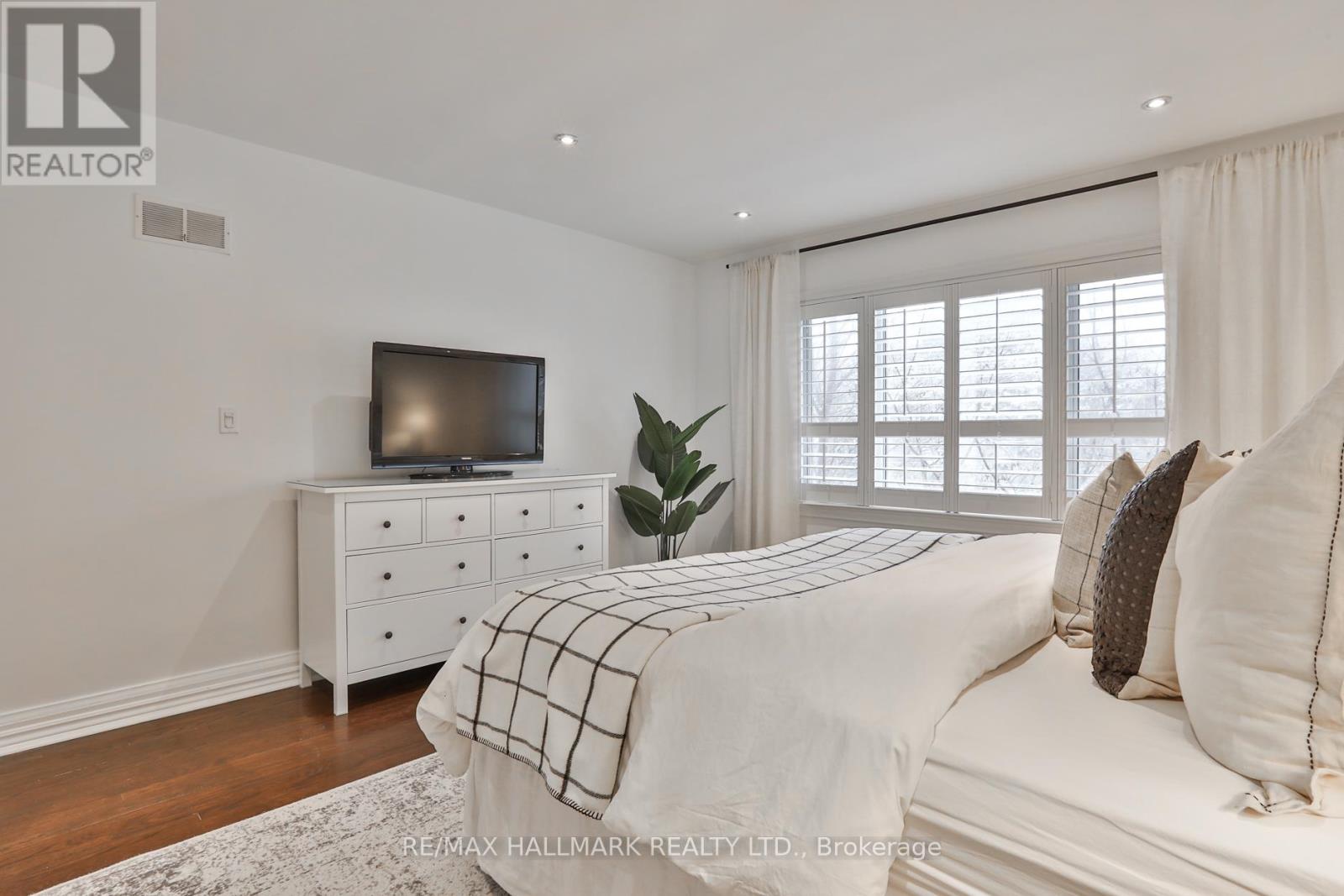 299 Ridley Boulevard, Toronto, Ontario  M3H 1K8 - Photo 16 - C12802316