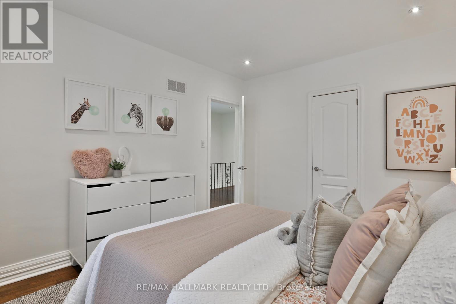 299 Ridley Boulevard, Toronto, Ontario  M3H 1K8 - Photo 19 - C12802316