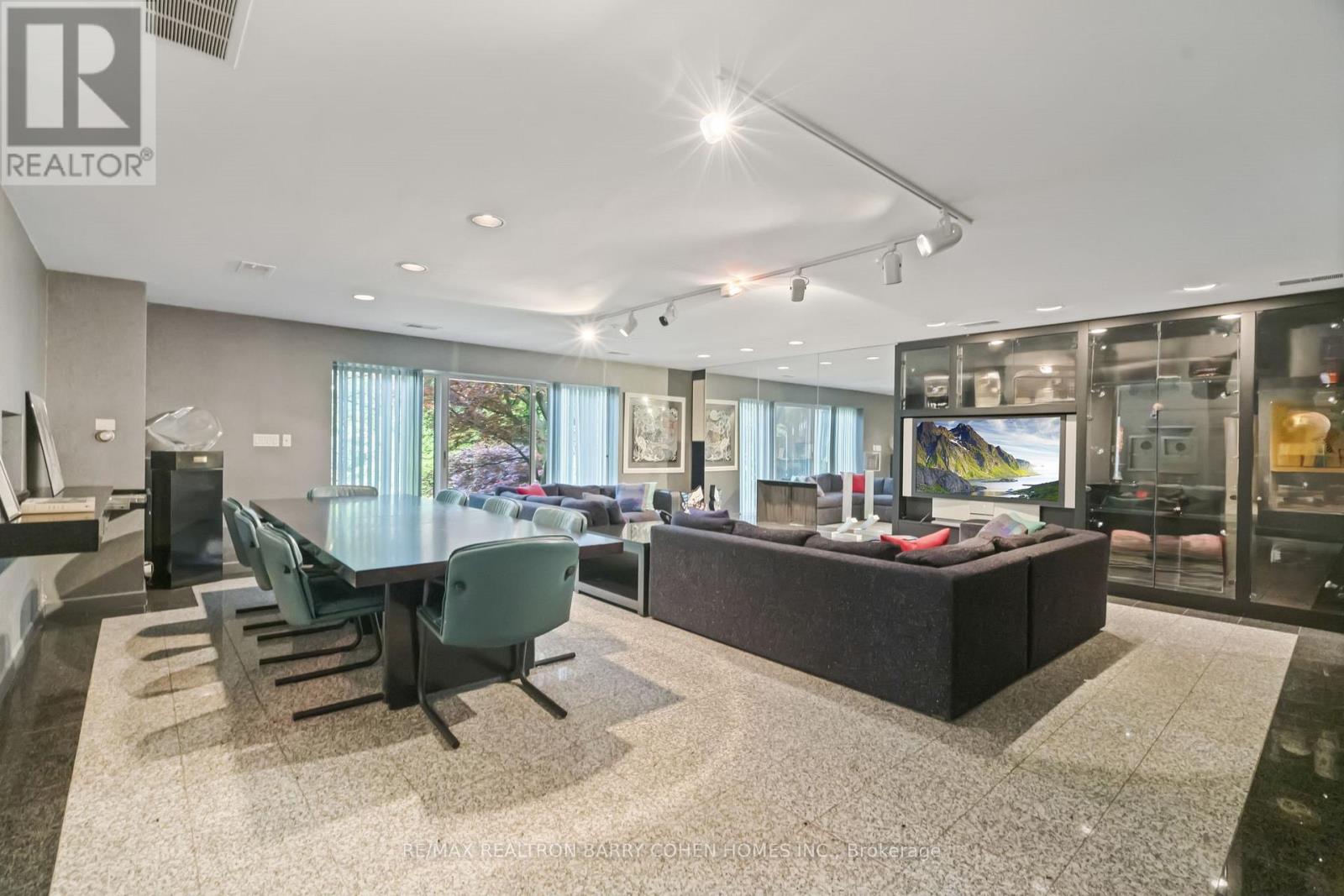 50 Park Lane Circle, Toronto, Ontario  M3C 2N2 - Photo 14 - C12802388