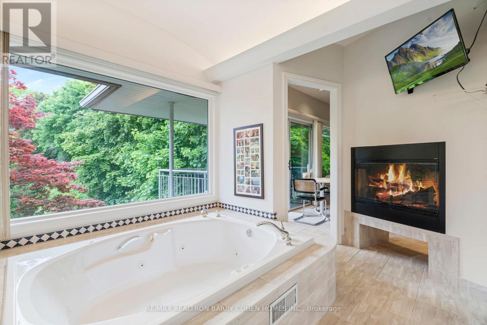 50 Park Lane Circle, Toronto, Ontario  M3C 2N2 - Photo 16 - C12802388