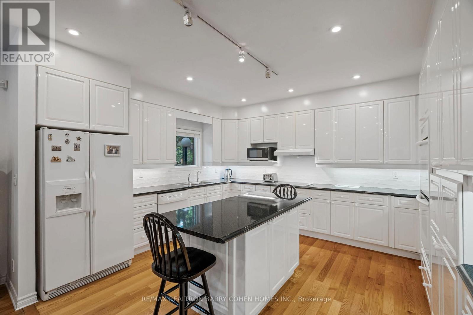 50 Park Lane Circle, Toronto, Ontario  M3C 2N2 - Photo 29 - C12802388