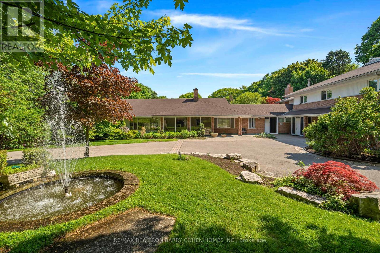 50 Park Lane Circle, Toronto, Ontario  M3C 2N2 - Photo 3 - C12802388