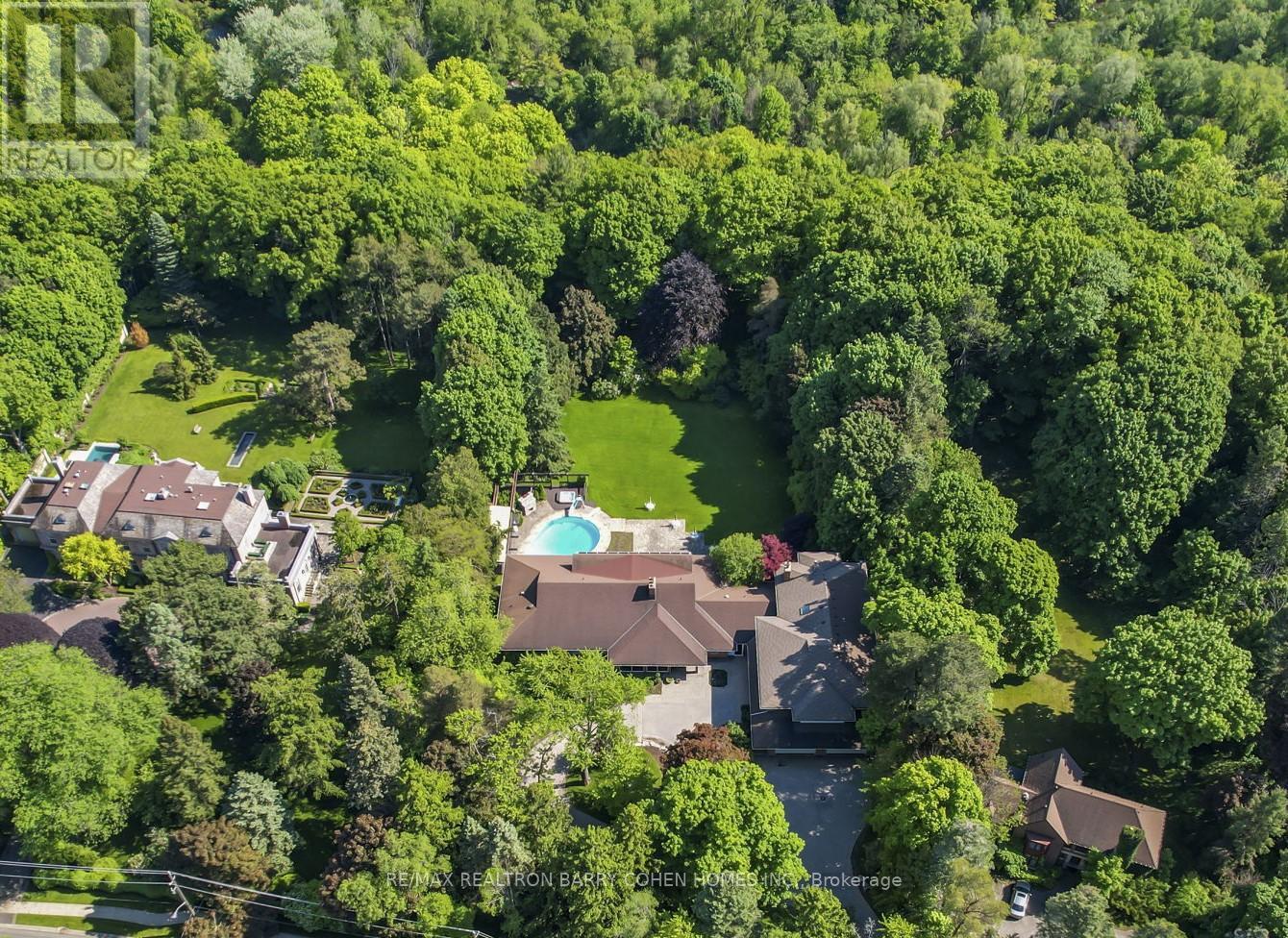 50 Park Lane Circle, Toronto, Ontario  M3C 2N2 - Photo 38 - C12802388