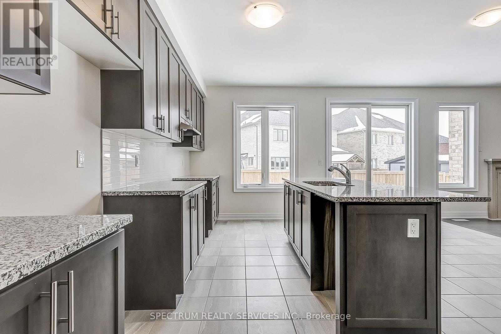 27 Rogerson Street E, Clarington (Newcastle), Ontario  L1B 0W4 - Photo 11 - E12802308