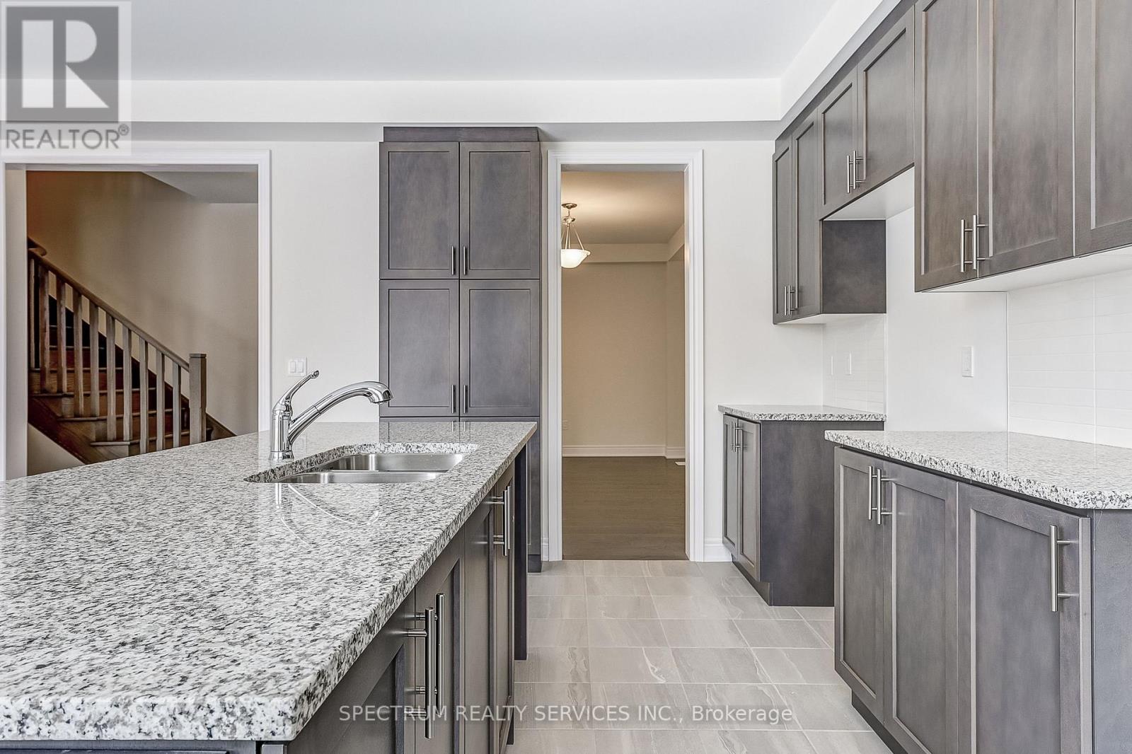 27 Rogerson Street E, Clarington (Newcastle), Ontario  L1B 0W4 - Photo 15 - E12802308