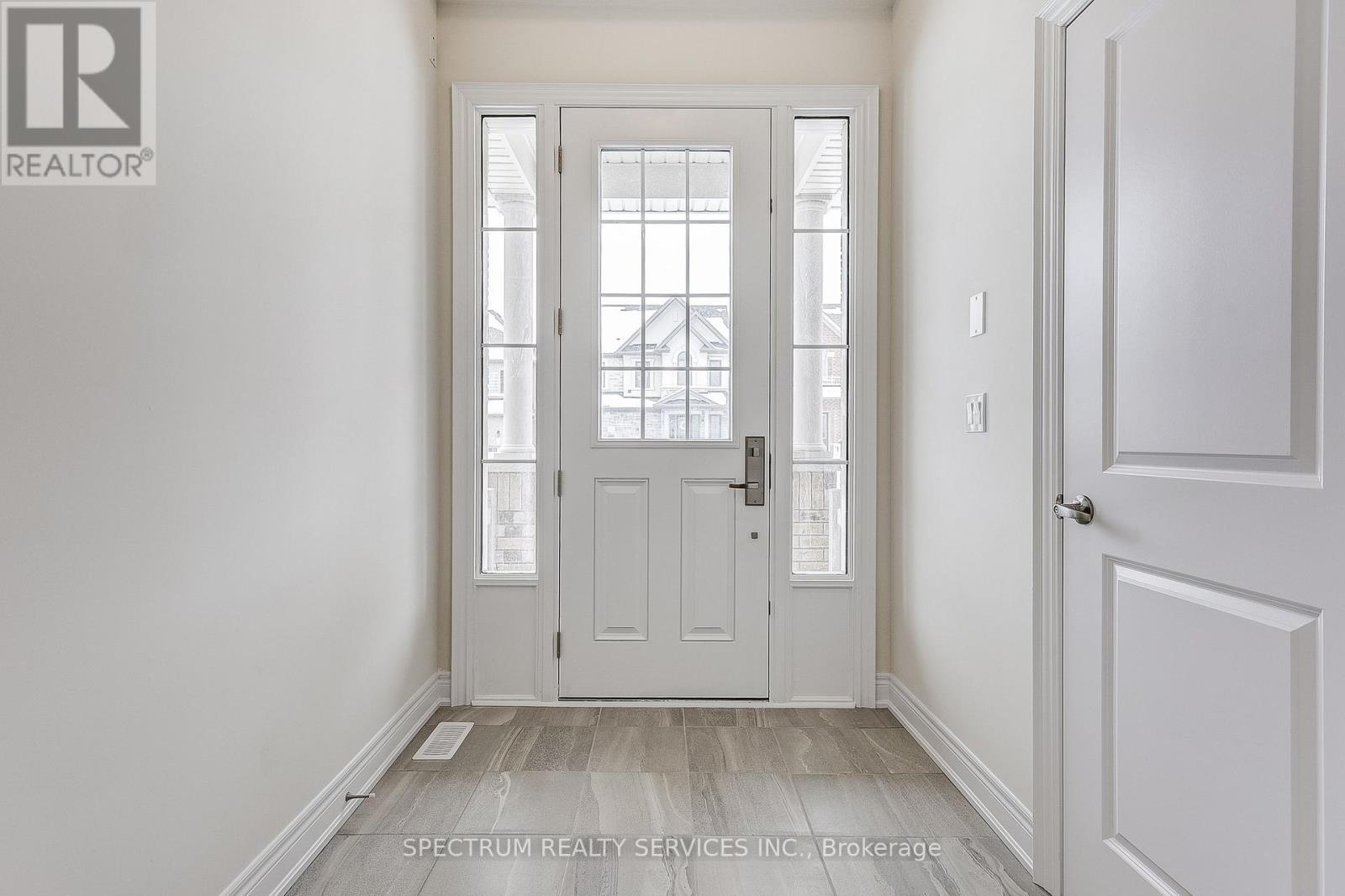 27 Rogerson Street E, Clarington (Newcastle), Ontario  L1B 0W4 - Photo 4 - E12802308