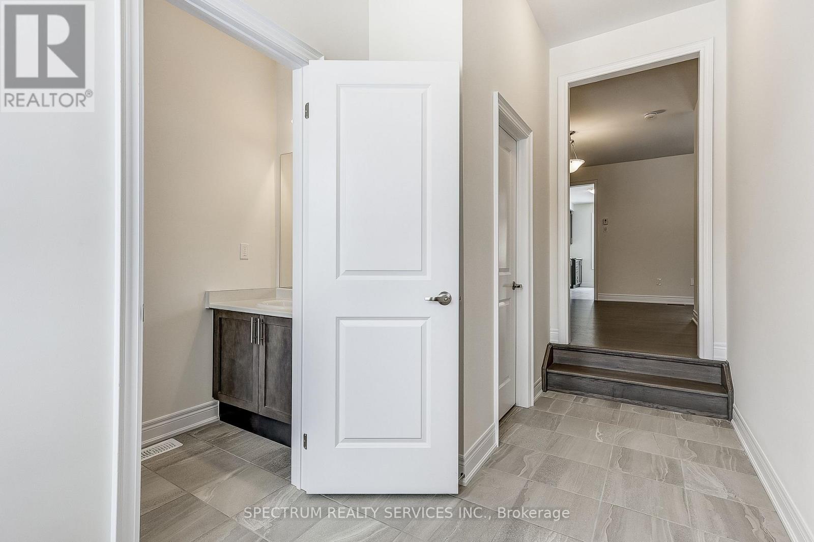 27 Rogerson Street E, Clarington (Newcastle), Ontario  L1B 0W4 - Photo 5 - E12802308