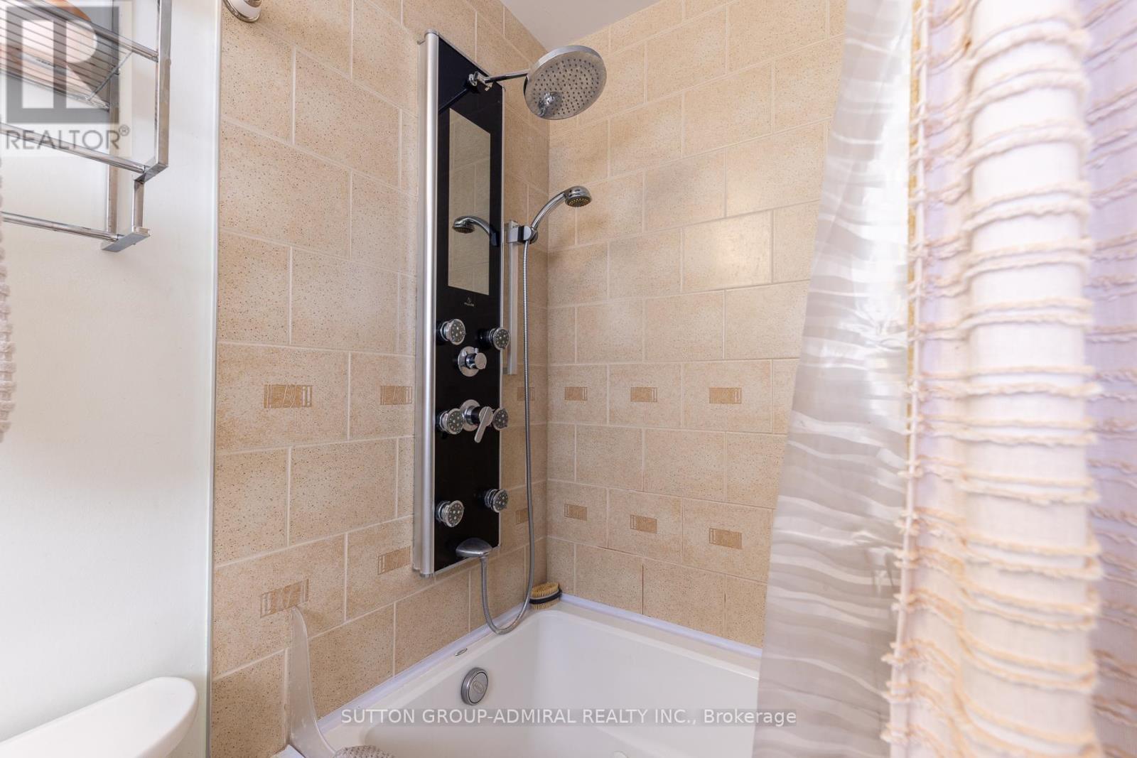 15 Miles Court, Richmond Hill, Ontario  L4C 5P7 - Photo 35 - N12767364