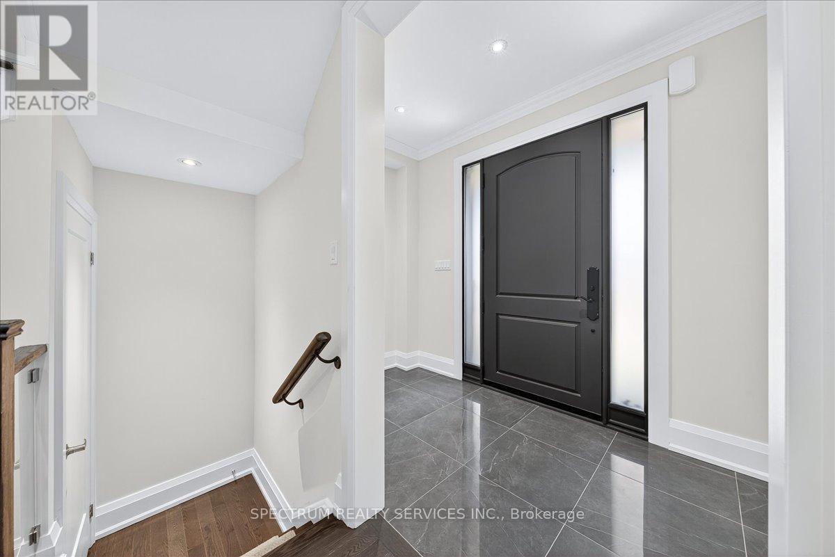 16 Barrow Avenue, Bradford West Gwillimbury (Bradford), Ontario  L3Z 0W1 - Photo 11 - N12802318