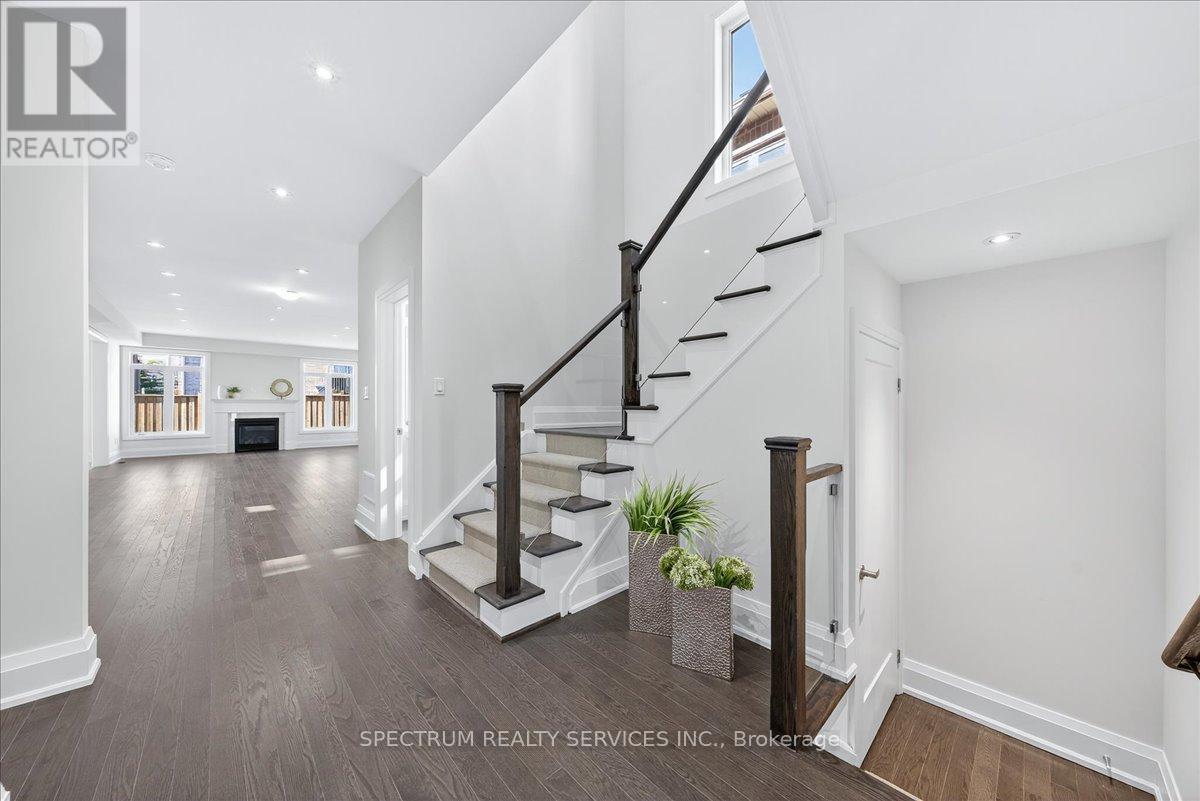 16 Barrow Avenue, Bradford West Gwillimbury (Bradford), Ontario  L3Z 0W1 - Photo 12 - N12802318