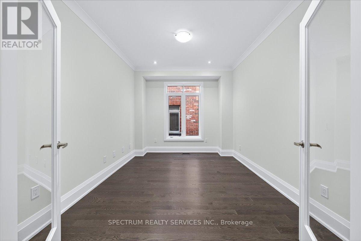 16 Barrow Avenue, Bradford West Gwillimbury (Bradford), Ontario  L3Z 0W1 - Photo 15 - N12802318