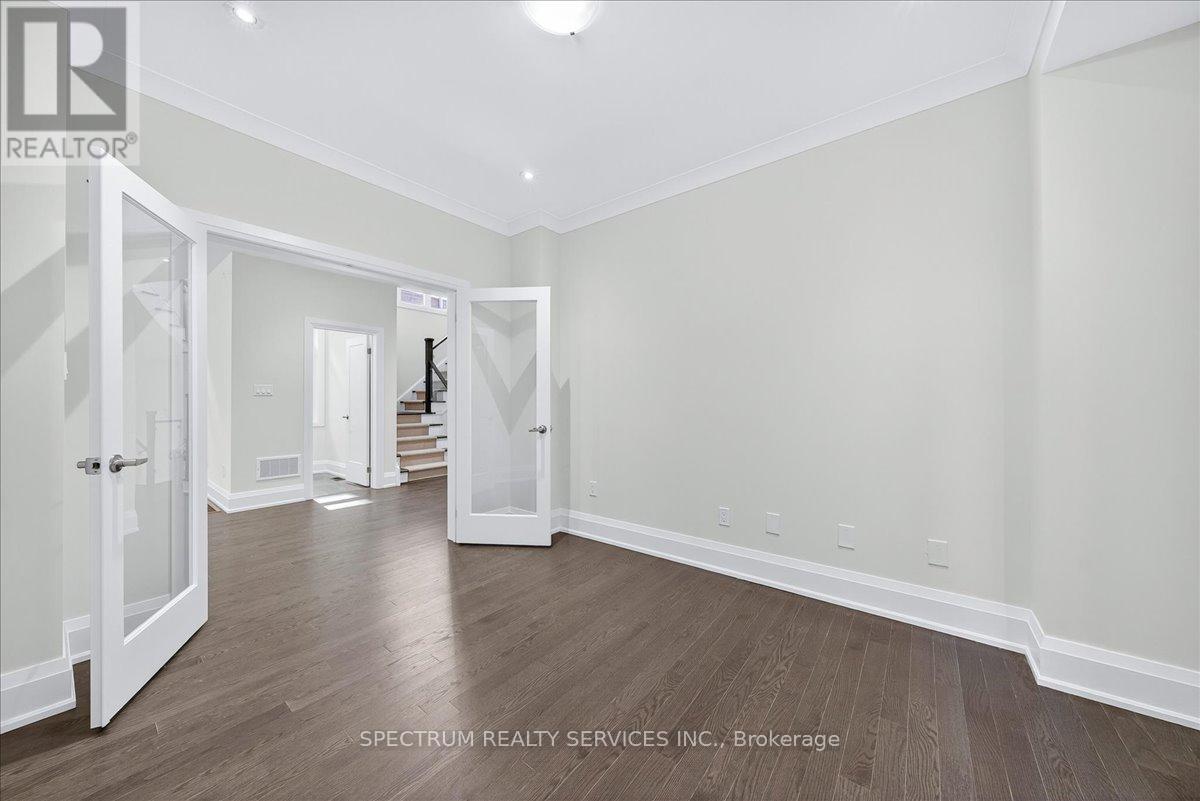 16 Barrow Avenue, Bradford West Gwillimbury (Bradford), Ontario  L3Z 0W1 - Photo 16 - N12802318