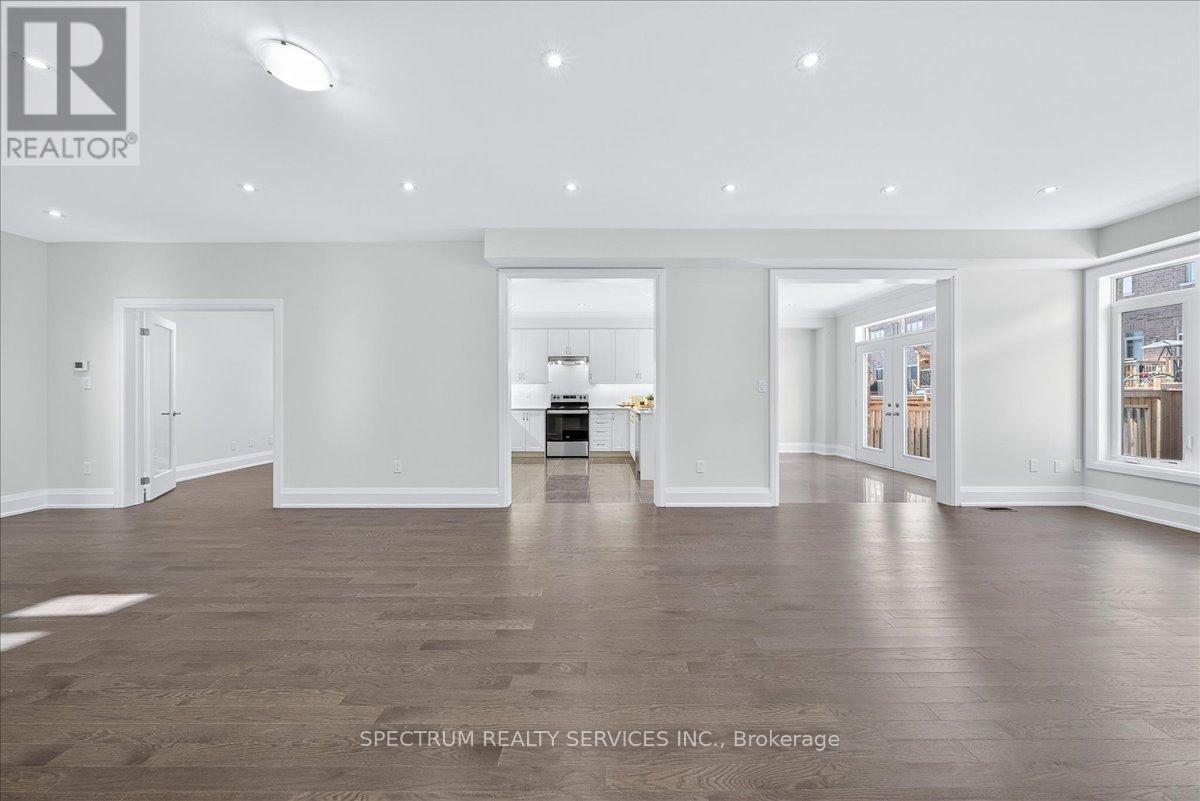 16 Barrow Avenue, Bradford West Gwillimbury (Bradford), Ontario  L3Z 0W1 - Photo 19 - N12802318