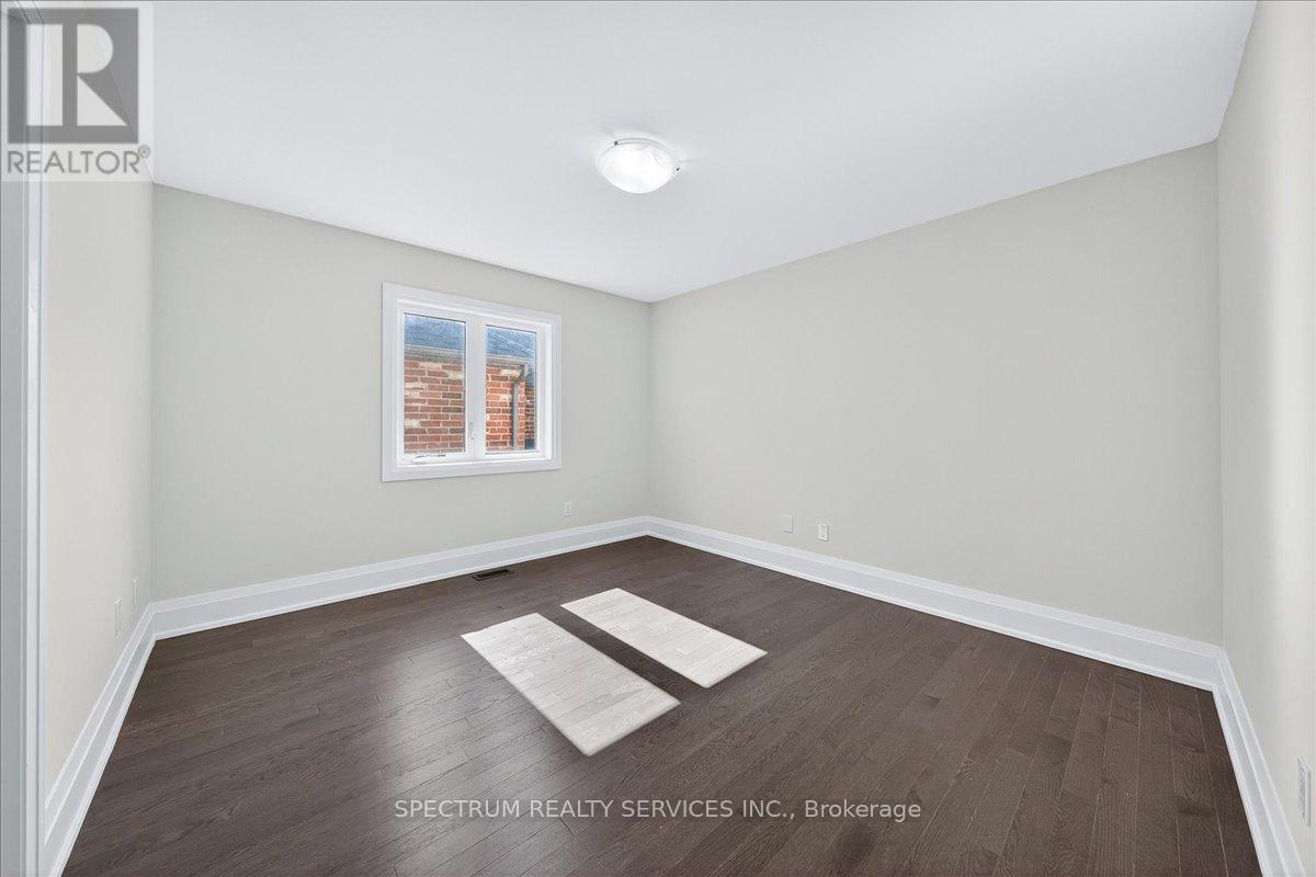 16 Barrow Avenue, Bradford West Gwillimbury (Bradford), Ontario  L3Z 0W1 - Photo 31 - N12802318