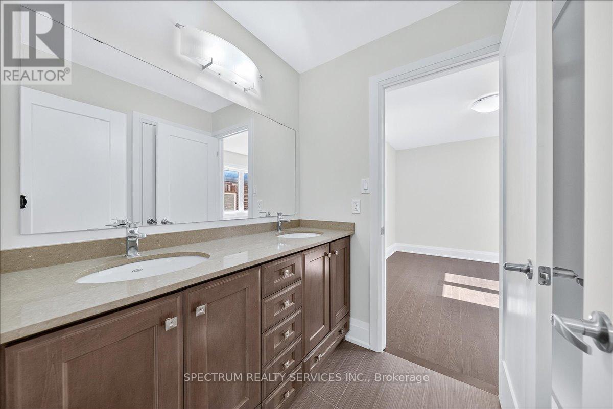 16 Barrow Avenue, Bradford West Gwillimbury (Bradford), Ontario  L3Z 0W1 - Photo 33 - N12802318